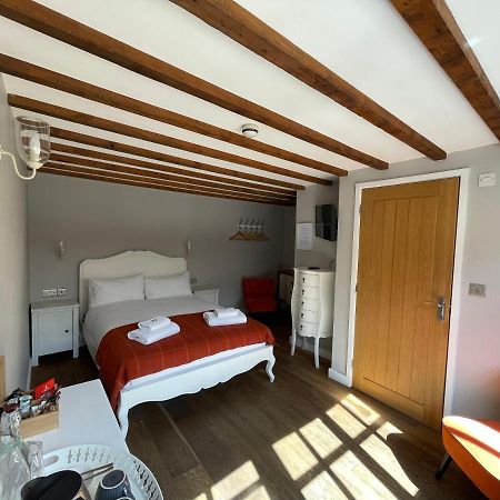 The Queen Matilda Country Rooms Avening エクステリア 写真