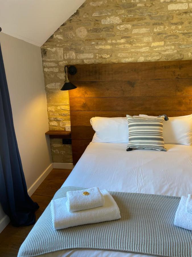 The Queen Matilda Country Rooms Avening エクステリア 写真