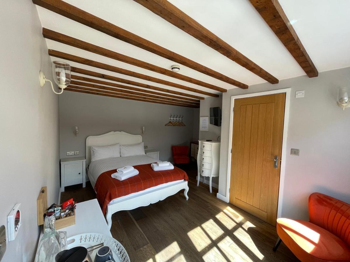The Queen Matilda Country Rooms Avening エクステリア 写真